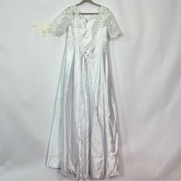 White Satin Like Lace Embroidery Sheer top Short Sleeve Dress Sz see measurement - Picture 3 of 5